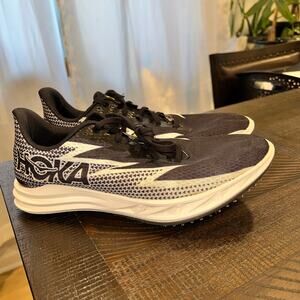 Hoka unisex crescendo MD shoes 9.5 men 11 women